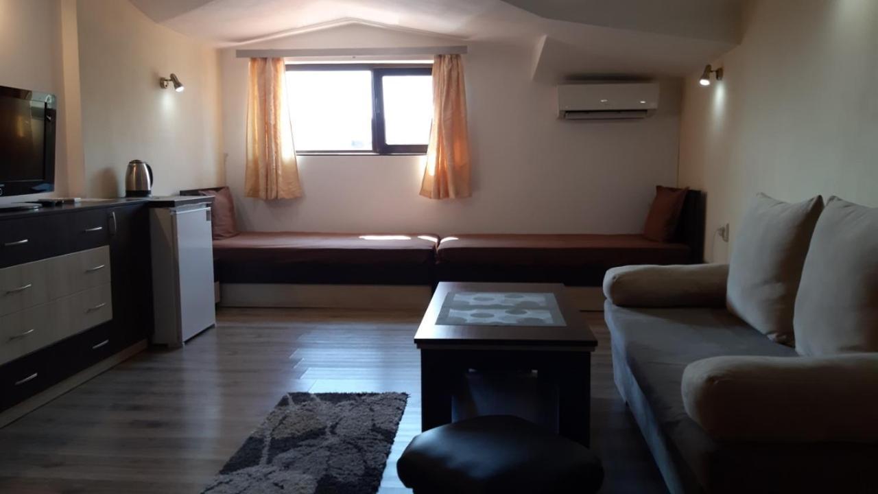 Guest House Bulgari Kazanlŭk Extérieur photo