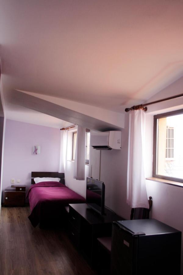Guest House Bulgari Kazanlŭk Extérieur photo